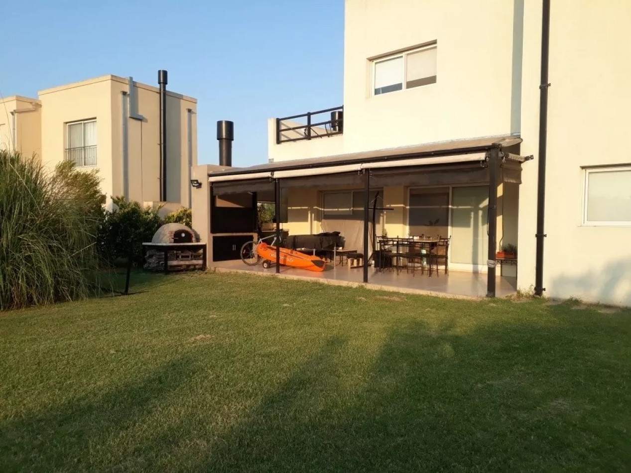 EXCELENTE PROPIEDAD, BARRIO SAN GABRIEL, VILLANUEVA