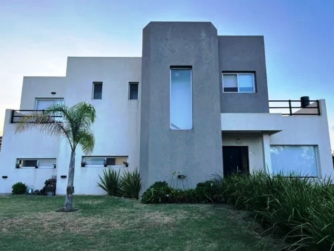 EXCELENTE PROPIEDAD, BARRIO SAN GABRIEL, VILLANUEVA