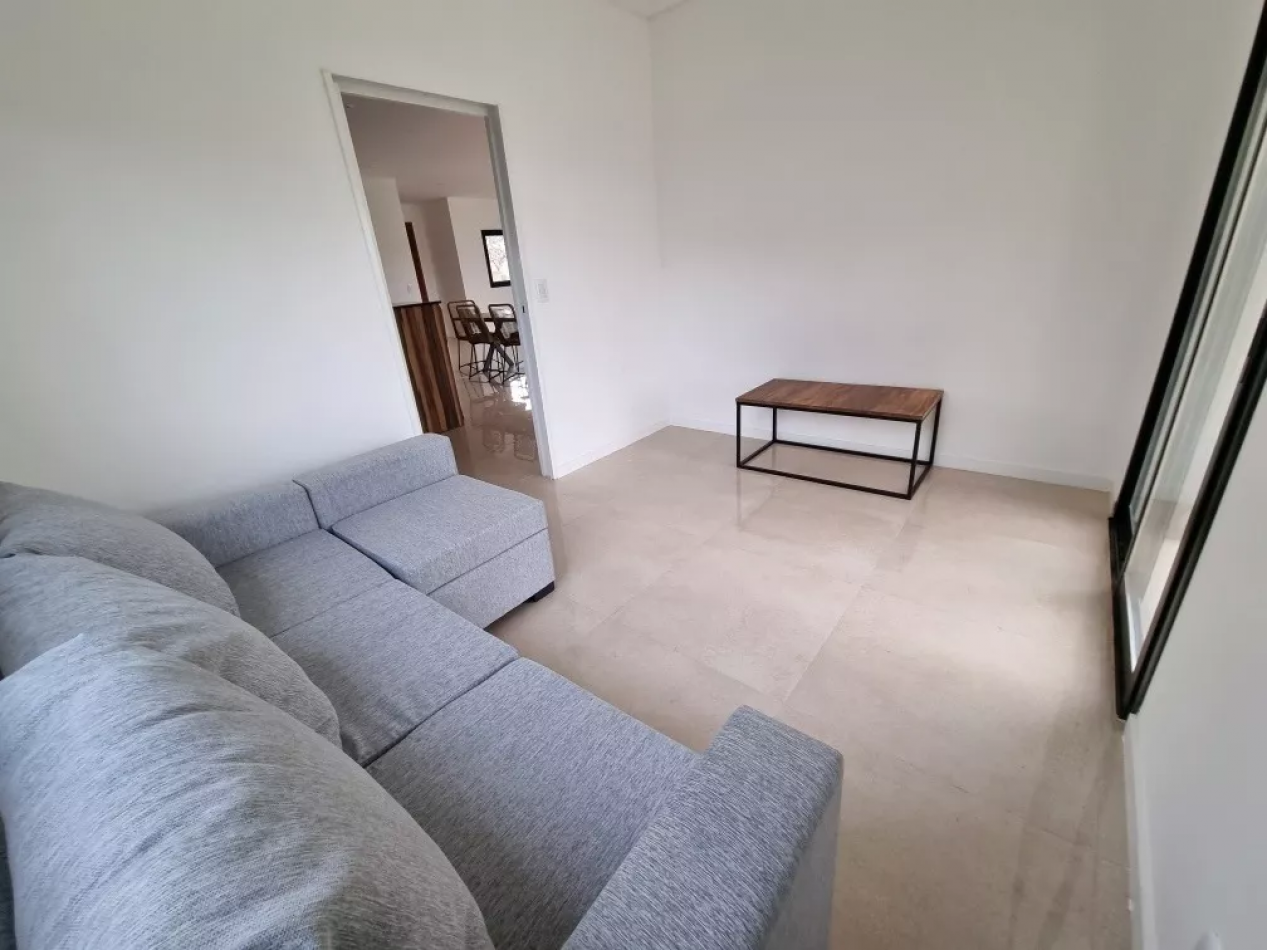 EXCELENTE CASA 256MTS, EN PUERTOS - ARAUCARIAS