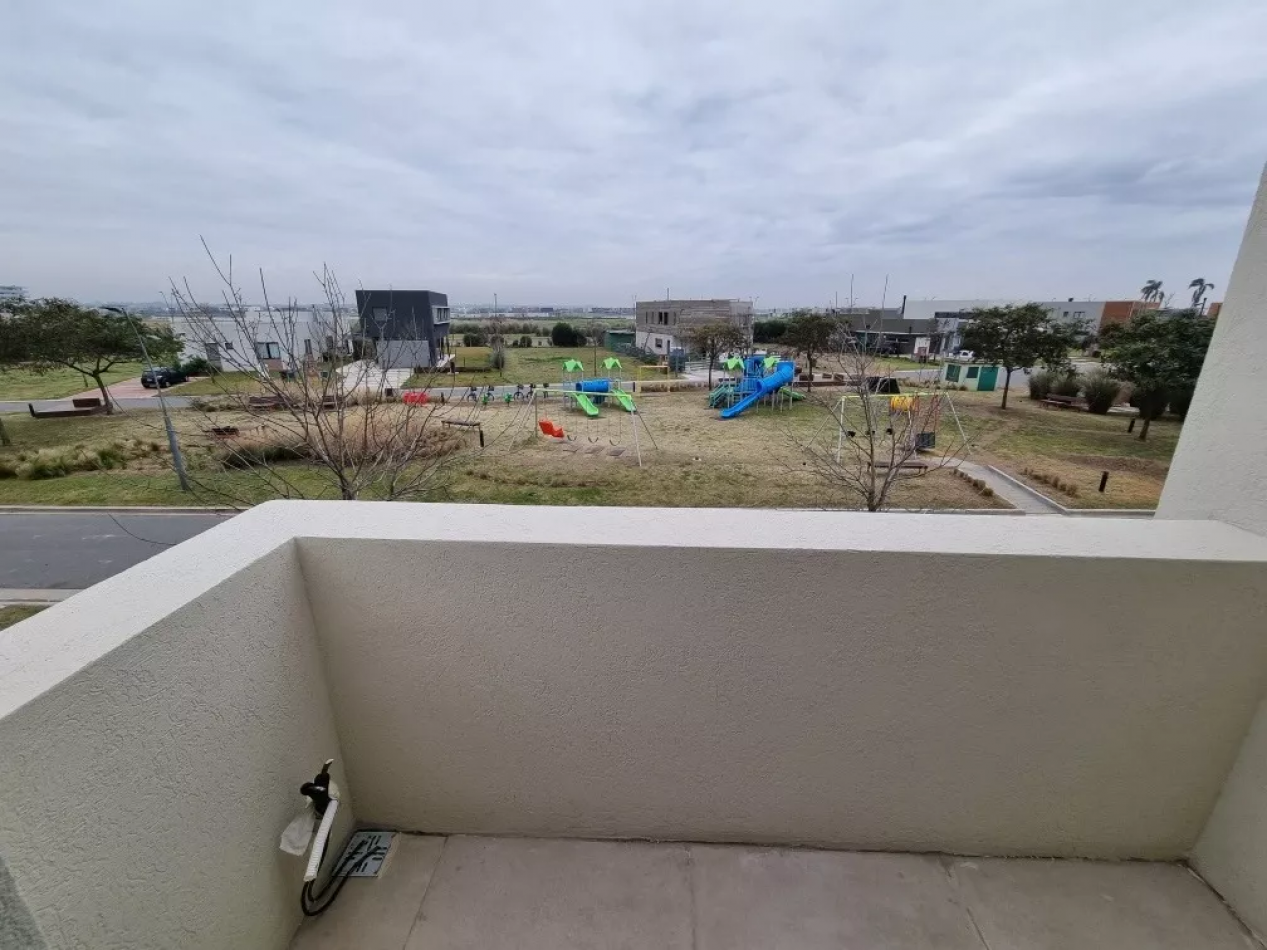 EXCELENTE CASA 256MTS, EN PUERTOS - ARAUCARIAS