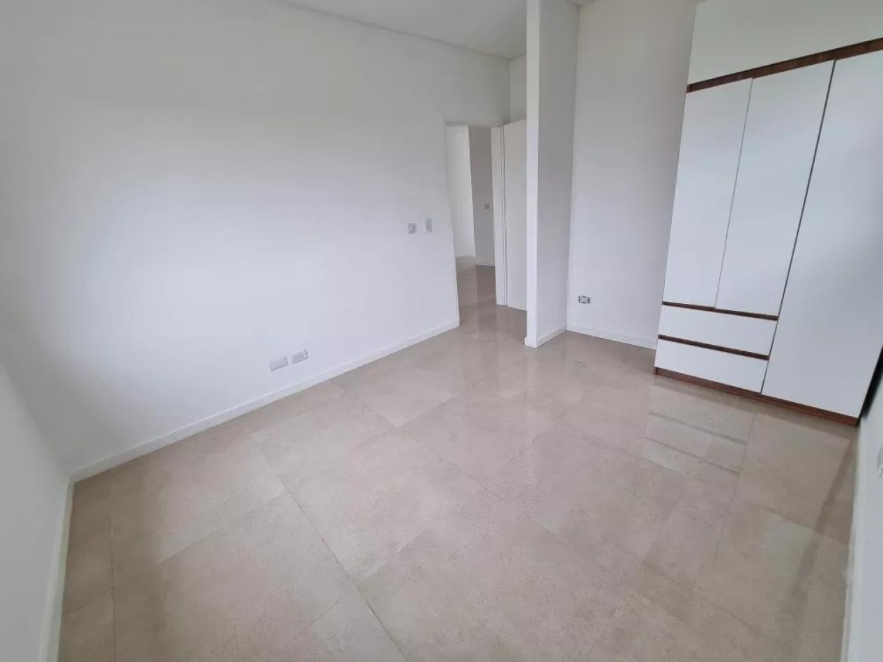 EXCELENTE CASA 256MTS, EN PUERTOS - ARAUCARIAS