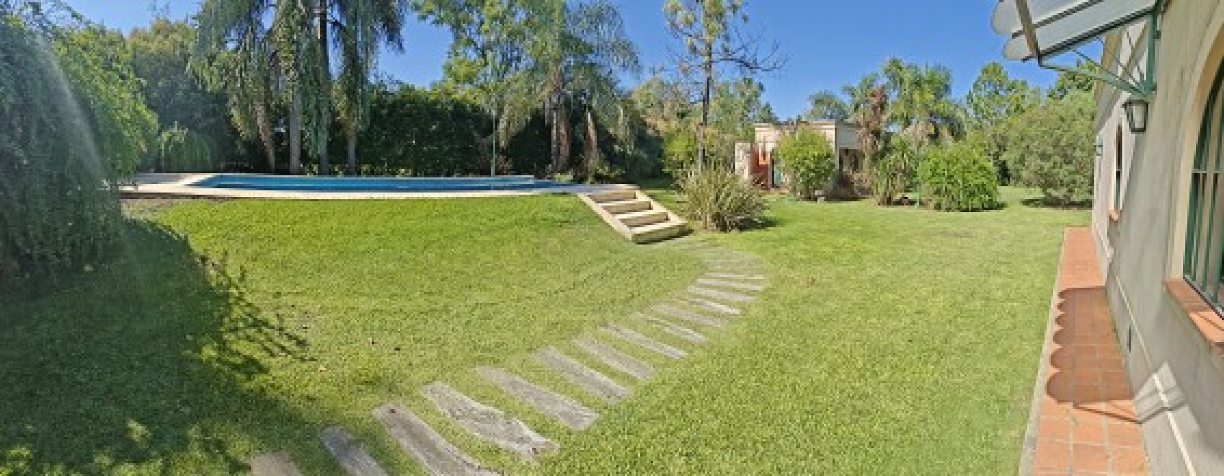 EXCELENTE QUINTA SOBRE 2217MTS EN BARRIO PARQUE IRIZAR - PILAR 