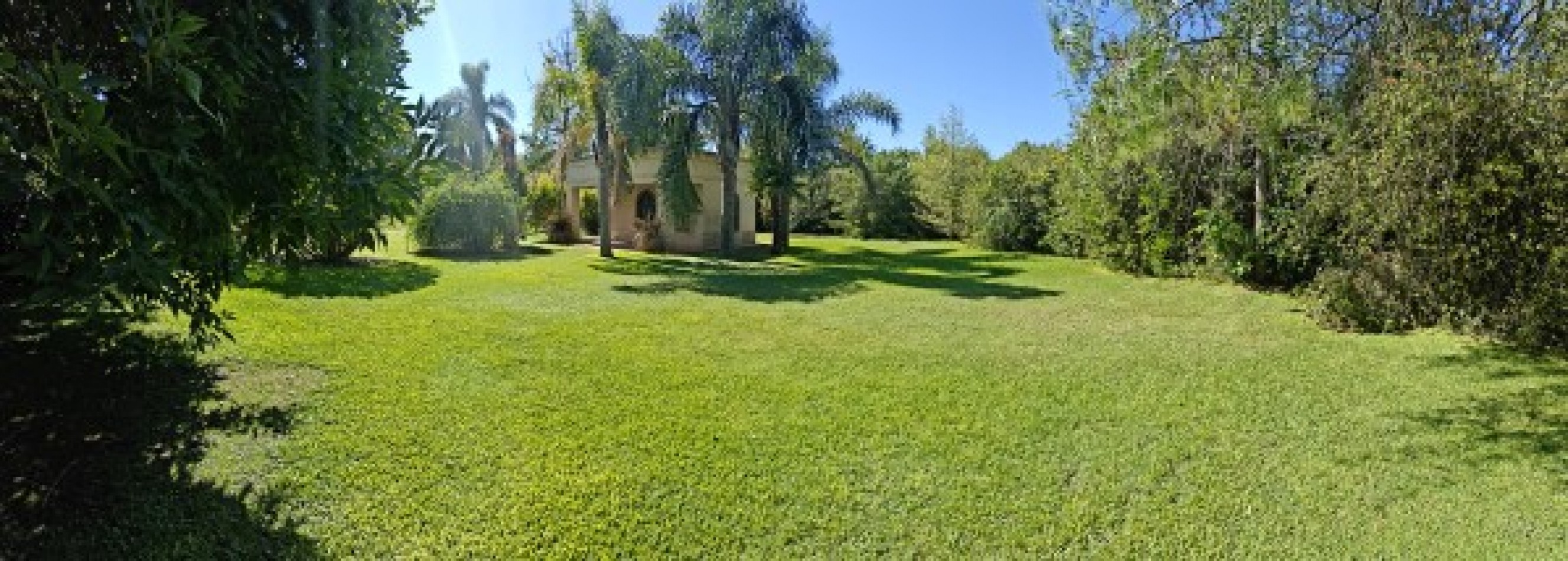 EXCELENTE QUINTA SOBRE 2217MTS EN BARRIO PARQUE IRIZAR - PILAR 