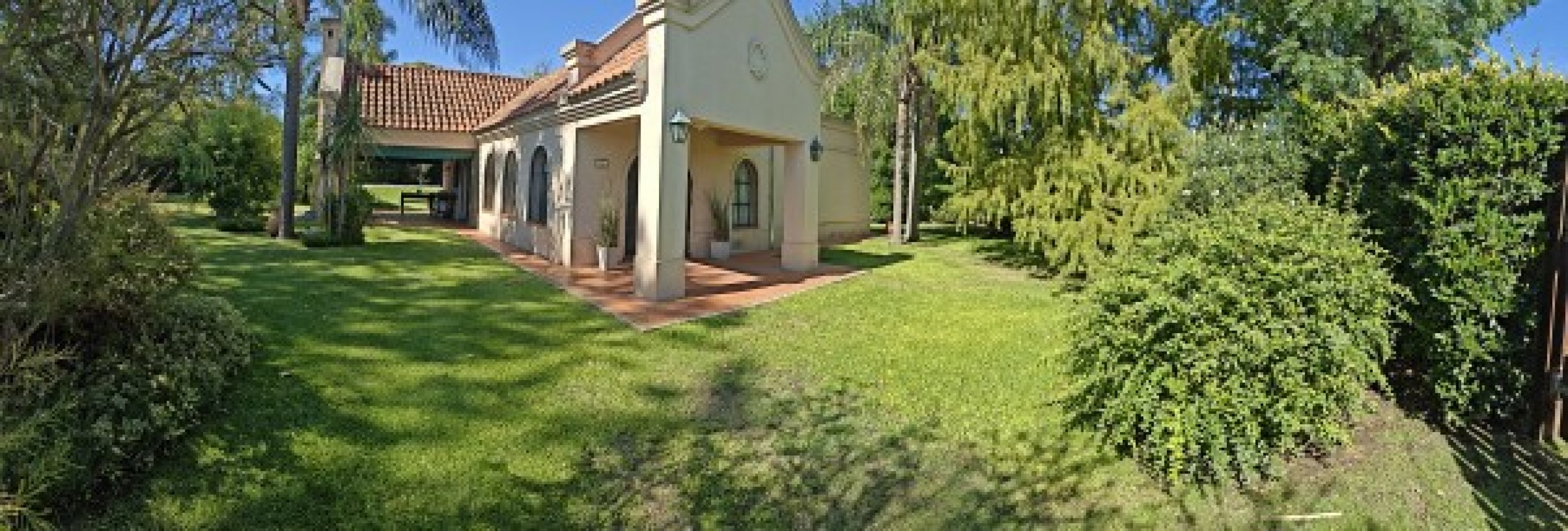 EXCELENTE QUINTA SOBRE 2217MTS EN BARRIO PARQUE IRIZAR - PILAR 