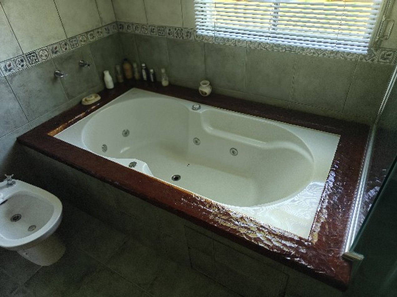 EXCELENTE QUINTA SOBRE 2217MTS EN BARRIO PARQUE IRIZAR - PILAR 