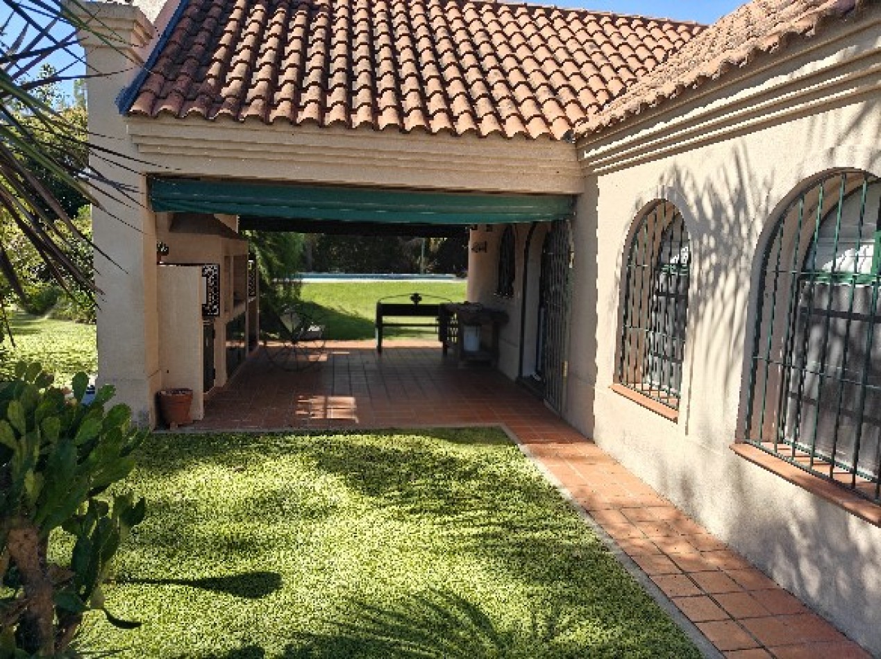 EXCELENTE QUINTA SOBRE 2217MTS EN BARRIO PARQUE IRIZAR - PILAR 