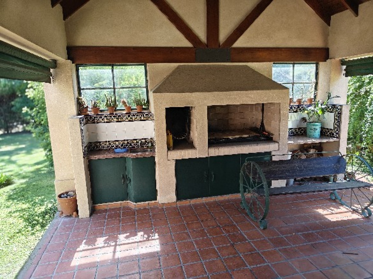 EXCELENTE QUINTA SOBRE 2217MTS EN BARRIO PARQUE IRIZAR - PILAR 