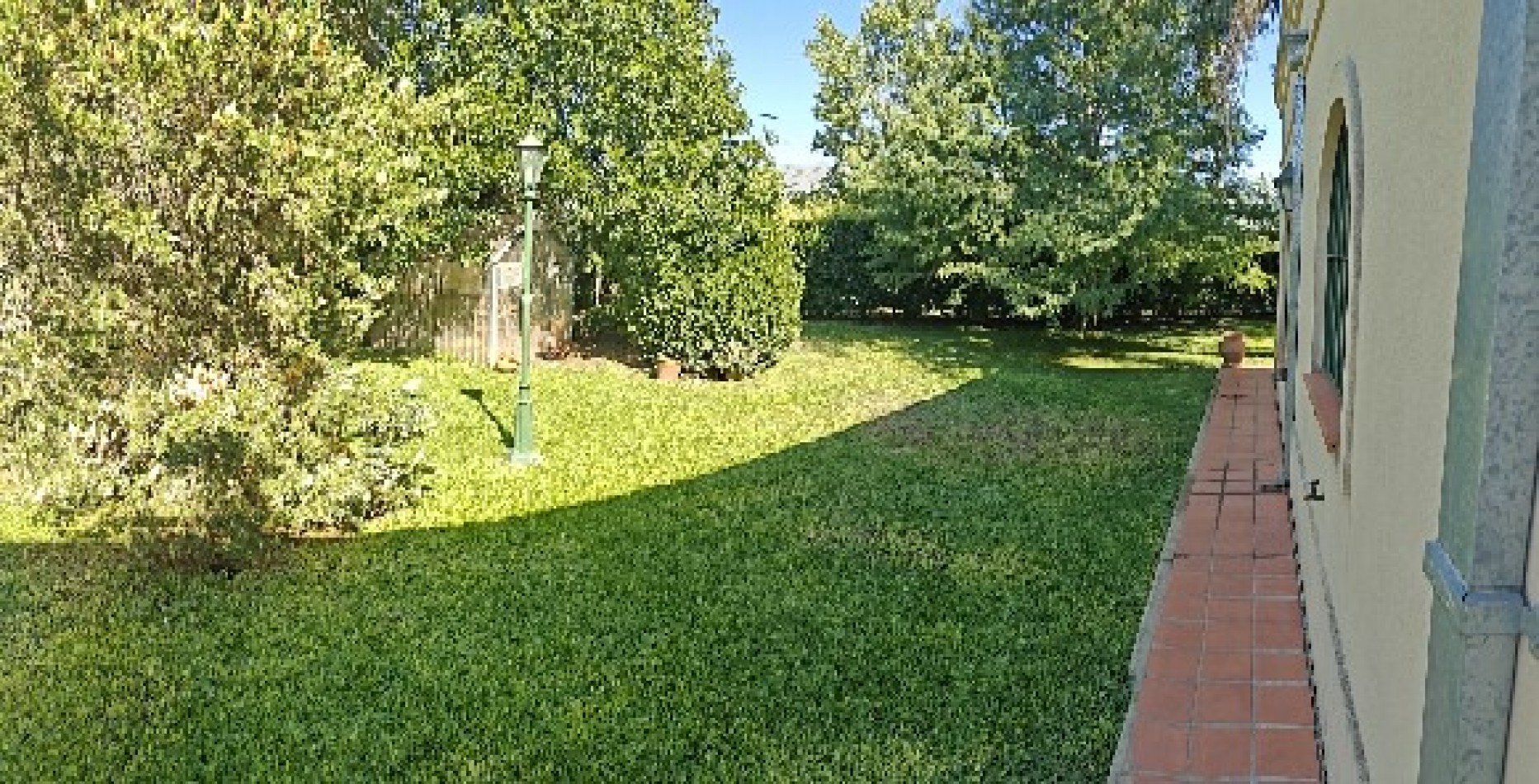 EXCELENTE QUINTA SOBRE 2217MTS EN BARRIO PARQUE IRIZAR - PILAR 