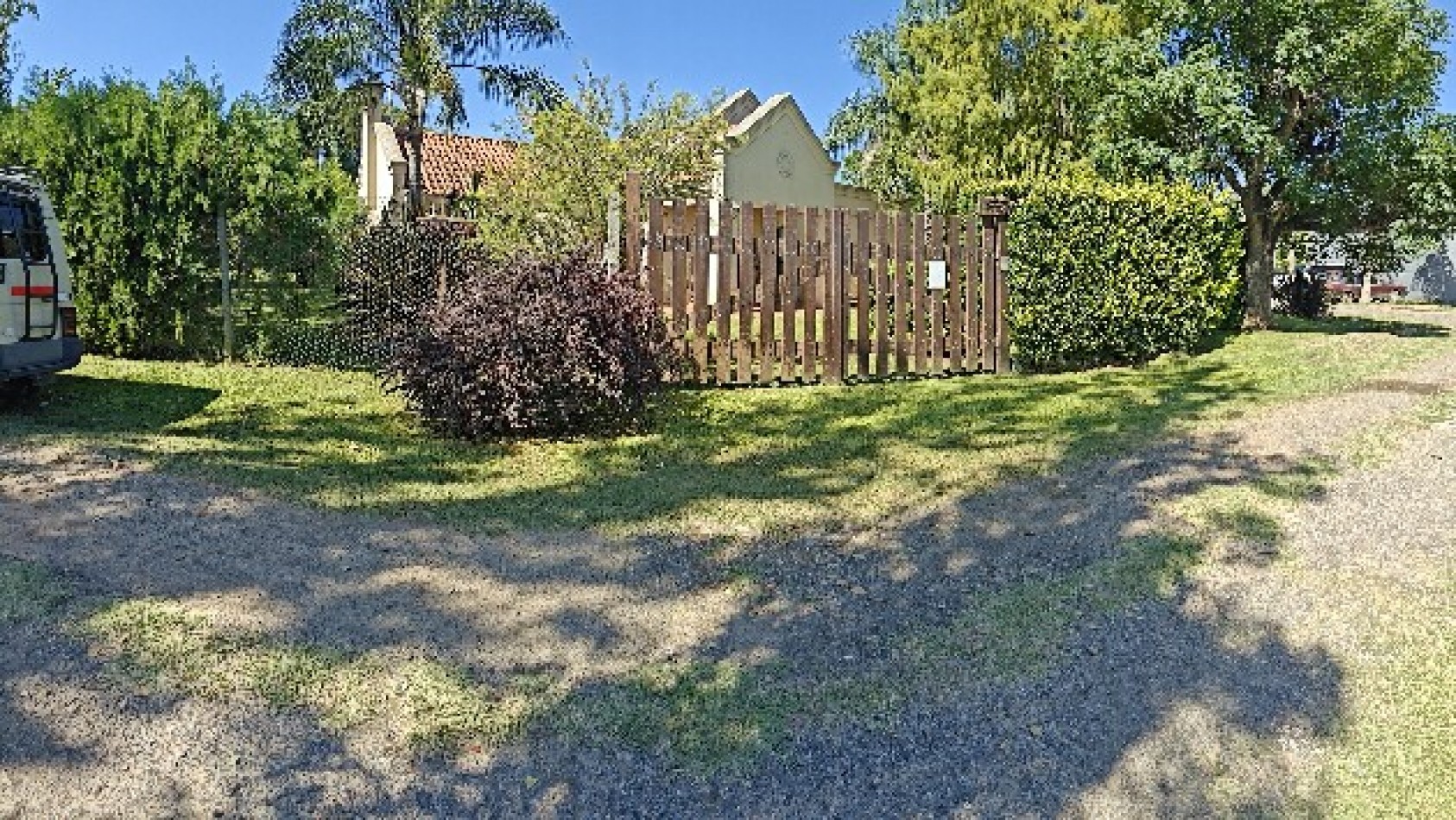 EXCELENTE QUINTA SOBRE 2217MTS EN BARRIO PARQUE IRIZAR - PILAR 