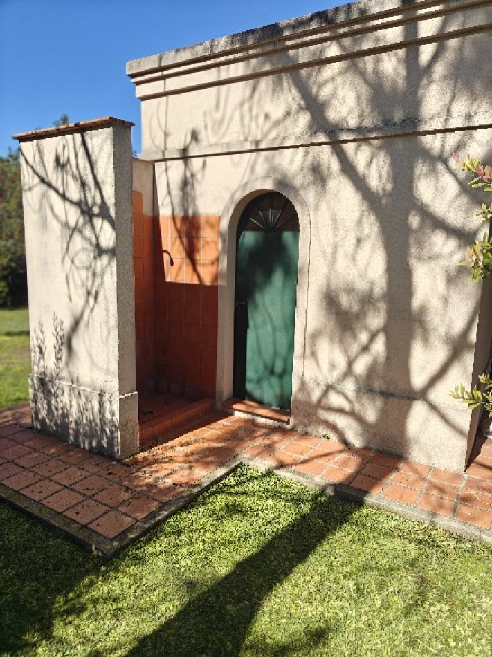 EXCELENTE QUINTA SOBRE 2217MTS EN BARRIO PARQUE IRIZAR - PILAR 