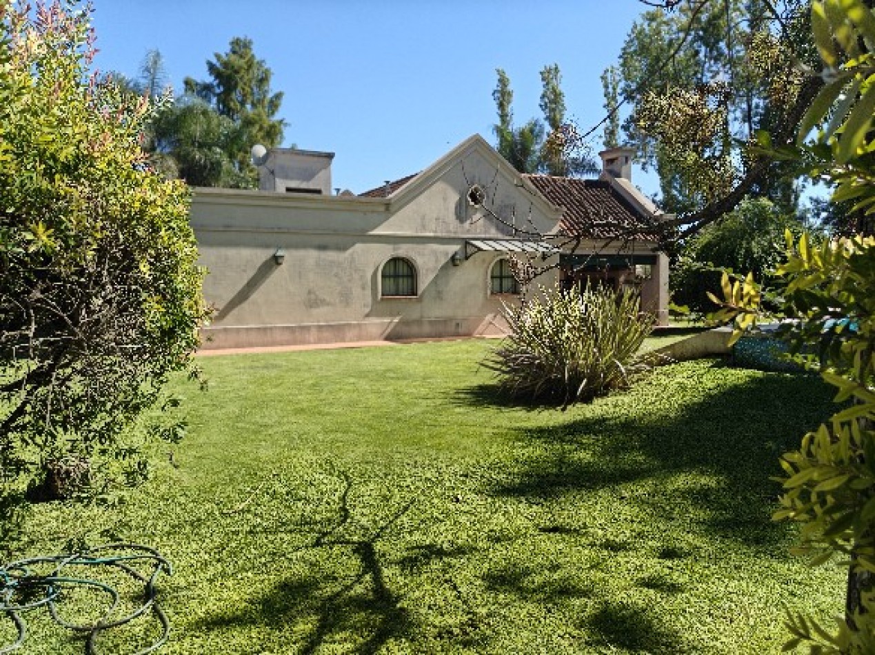 EXCELENTE QUINTA SOBRE 2217MTS EN BARRIO PARQUE IRIZAR - PILAR 