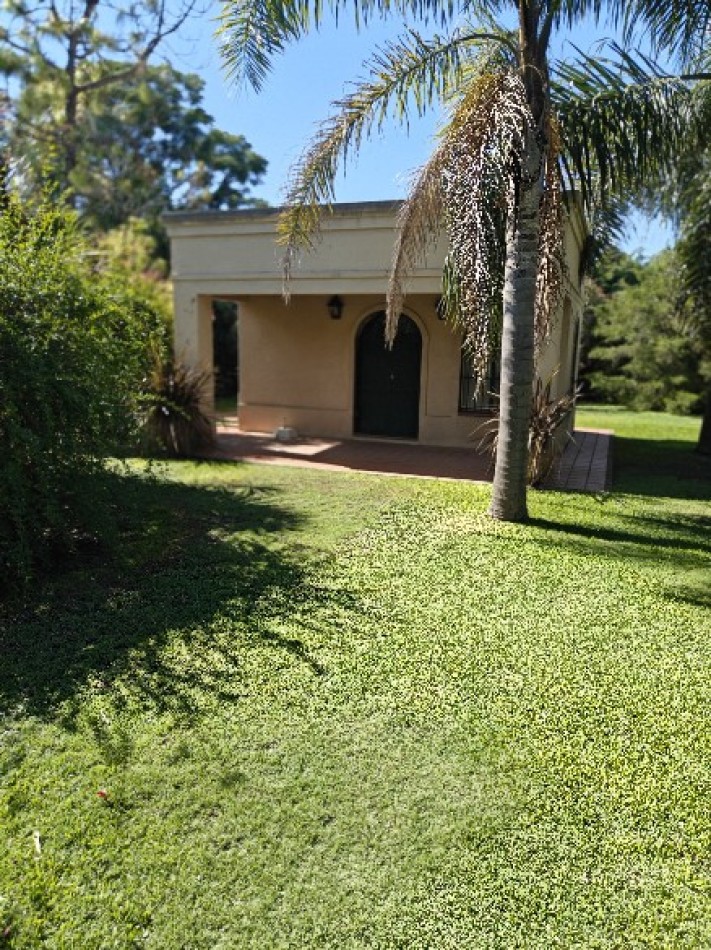 EXCELENTE QUINTA SOBRE 2217MTS EN BARRIO PARQUE IRIZAR - PILAR 