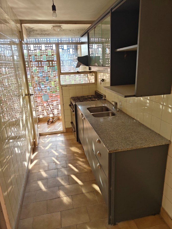 Departamento 2 ambientes Ubicacion excelente Vte Lopez, MUY LUMINOSO Y SOLEADO