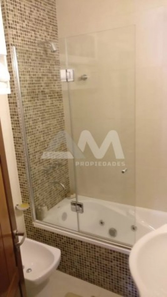 CASA Tipo Duplex, Beccar, San Isidro Excelente Estado 4 Amb, Garage