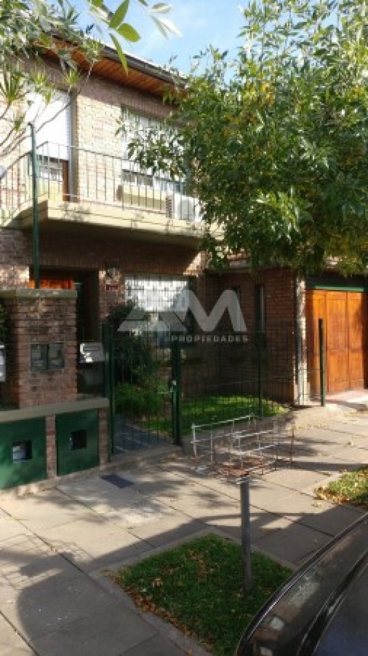 CASA Tipo Duplex, Beccar, San Isidro Excelente Estado 4 Amb, Garage