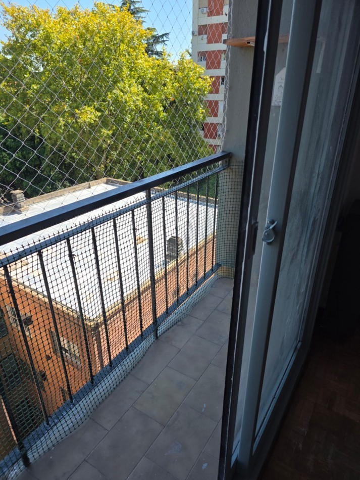 Depatamento 2 ambientes Ubicacion excelente Vte Lopez, MUY LUMINOSO Y SOLEADO