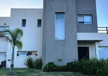 EXCELENTE PROPIEDAD, BARRIO SAN GABRIEL, VILLANUEVA